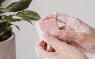 barra de sabonete facial rosa